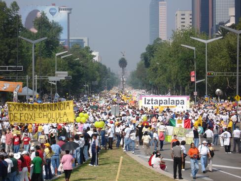 Exigimos la renunciad de Fox...