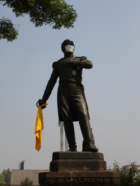 Estatuas apoyando