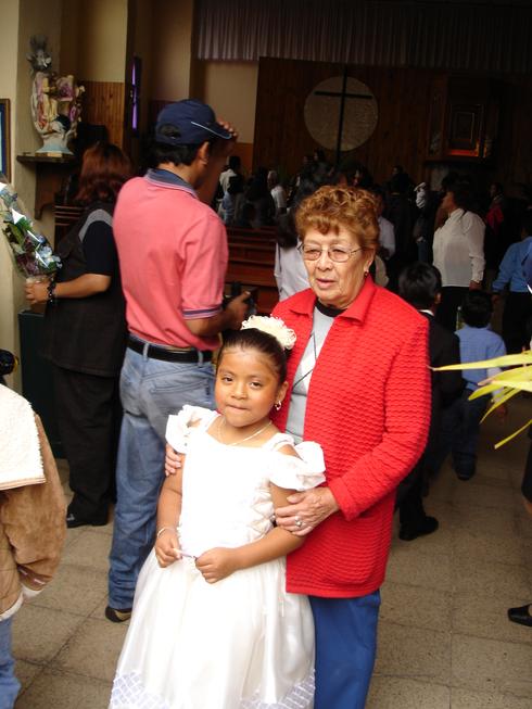 Ana Julia y una amiga de su mamá