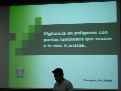 Armando exponiendo