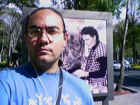 Yo en la exposición