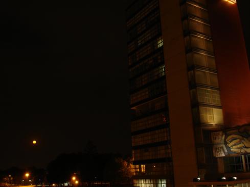 Luna y Torre de Rectoría