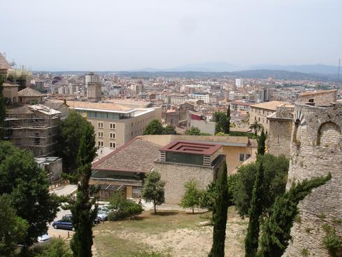 Gerona desde el paseo de las murallas
