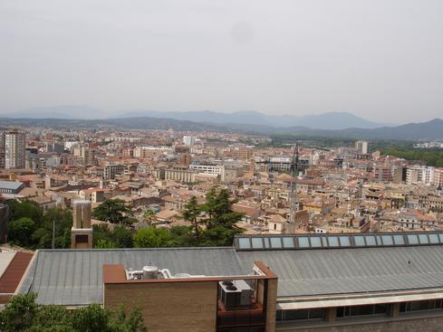 Gerona desde el paseo de las murallas