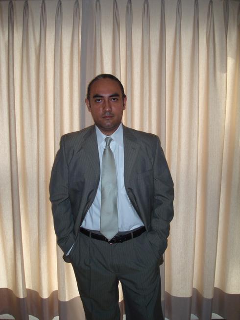 Yo de traje