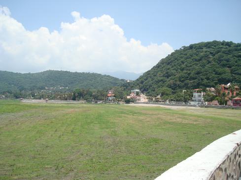 El fondo del lago con pasto