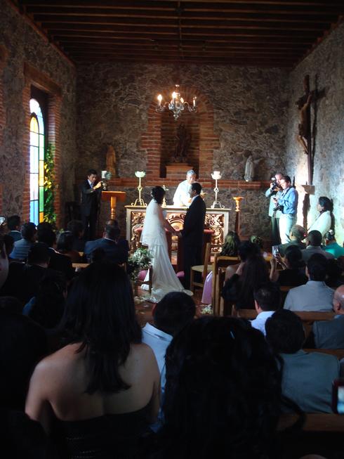 Erick y Yazmín matrimoniándose