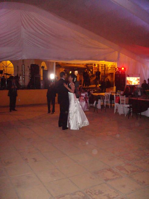 Érick y Yazmín en su primer baile