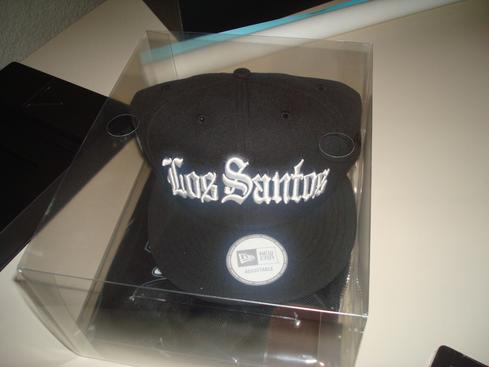 La gorra y el bolso de depósito seguro