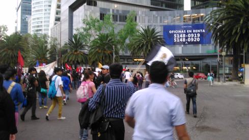 En la marcha