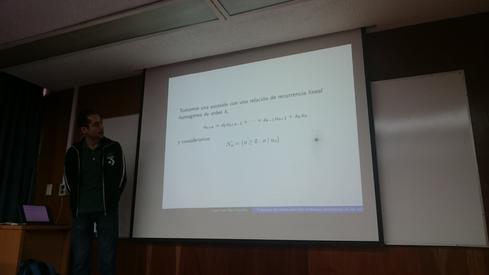 Juan exponiendo