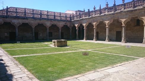 Patio de escuelas menores