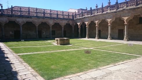 Patio de escuelas menores