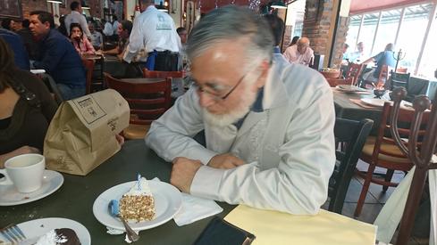 Mi papá y su pastel