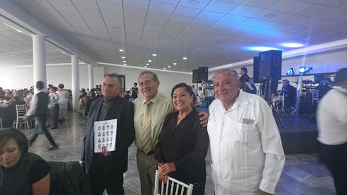 Mi mamá y sus compañeros