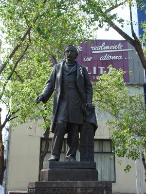 Estatuas apoyando