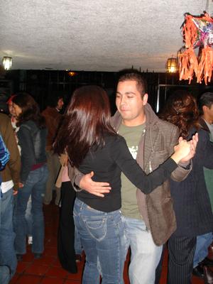 Cindy y Orel bailando