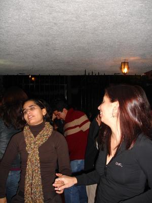 Citlali y Cindy bailando