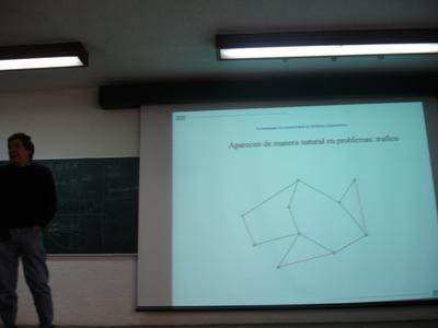 Jorge exponiendo