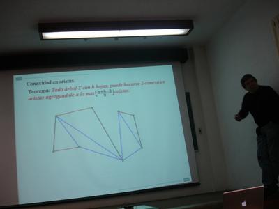 Jorge exponiendo