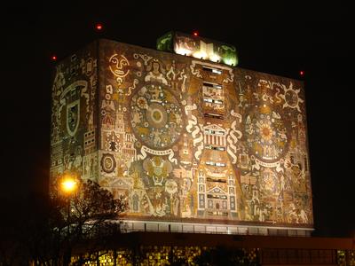 Ciudad Universitaria a la luz de la luna