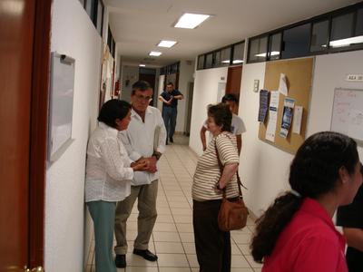 Mamá, papá, Elisa y José al fondo