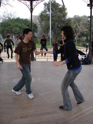 Eddie bailando
