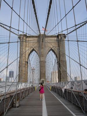 Isabel en el Puente de Brooklyn