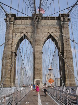Isabel en el Puente de Brooklyn