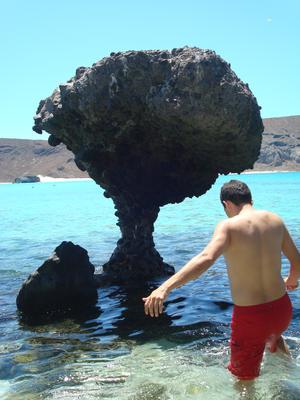 Rafa en la piedra del hongo