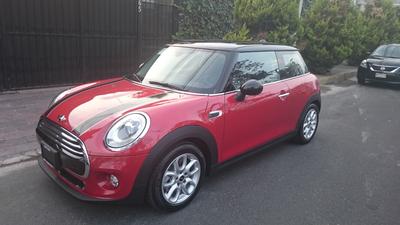 El Mini Cooper rojinegro