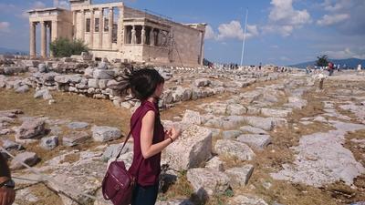 Vanesa en la Acrópolis de Atenas