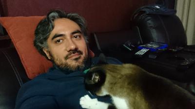 Mauricia en mi escritorio