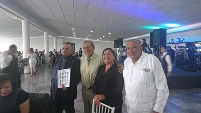 Mi mamá y sus compañeros