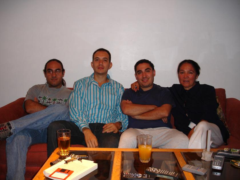Yo, Neto, Amílcar y mi mamá