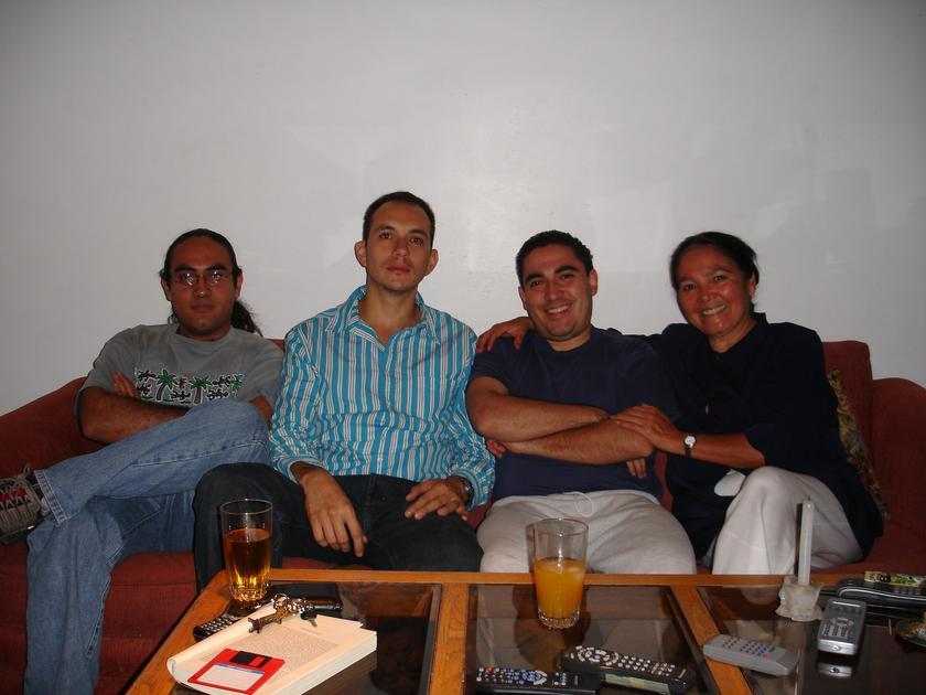 Yo, Neto, Amílcar y mi mamá