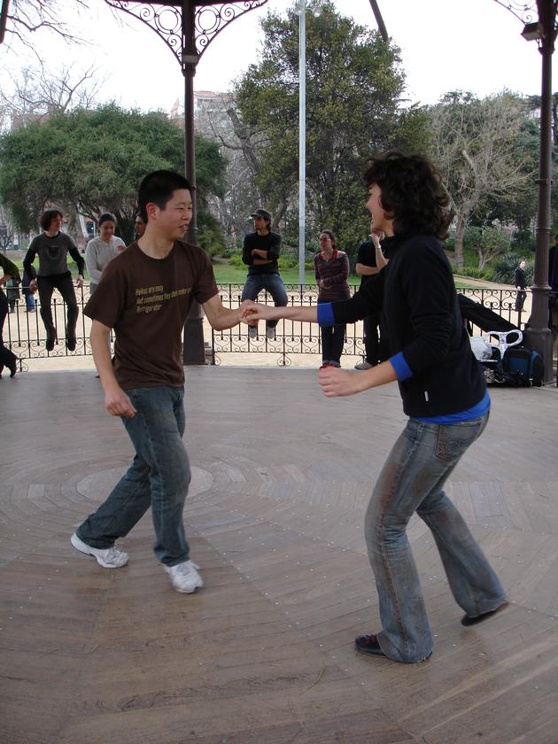 Eddie bailando