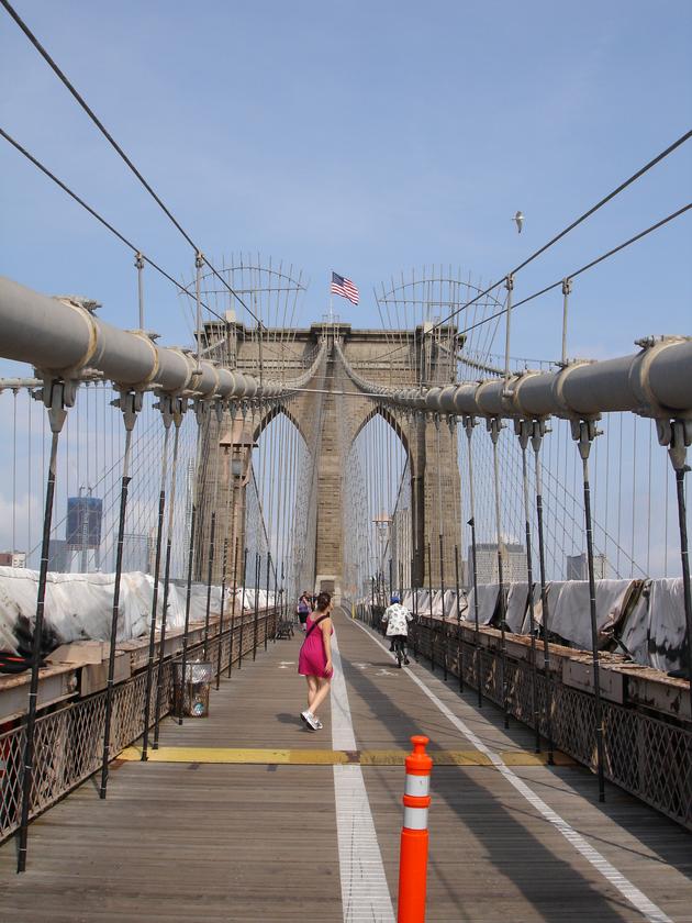 Isabel en el Puente de Brooklyn