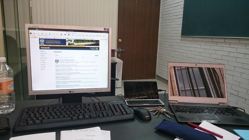 Mi espacio de trabajo en mi cubículo