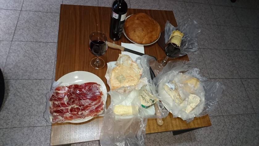 Jamón, quesos y vino