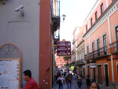 Letrero al Teatro Juárez
