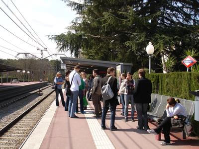 El grupo esperando el tren