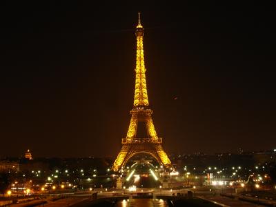 La Torre Eiffel de noche