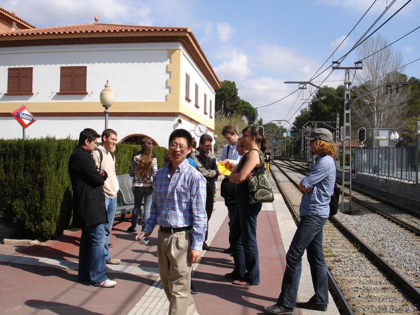 El grupo esperando el tren