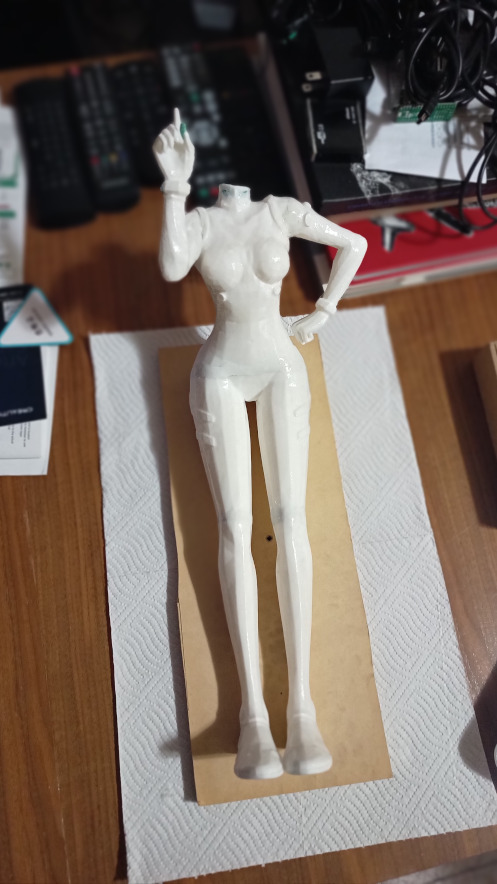 El cuerpo de Asuka con resina